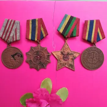 4 KS Vintage Anti-Japonskej Vojny, obdobie Medaila oslobodzovacia armáda Hrdina Pripomíname Medaila